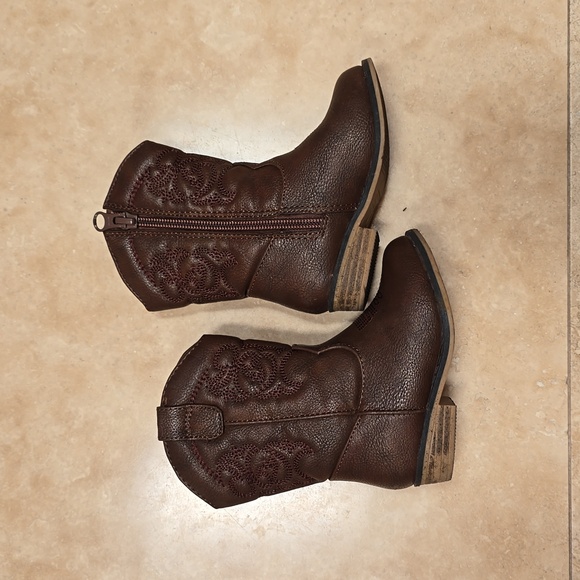 Lot of 4 Cat & Jack girl's boots size 6 - Picture 2 of 10